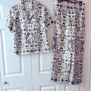 Tory Burch silk top size 4 and pants size 2 set, no tags but never worn.